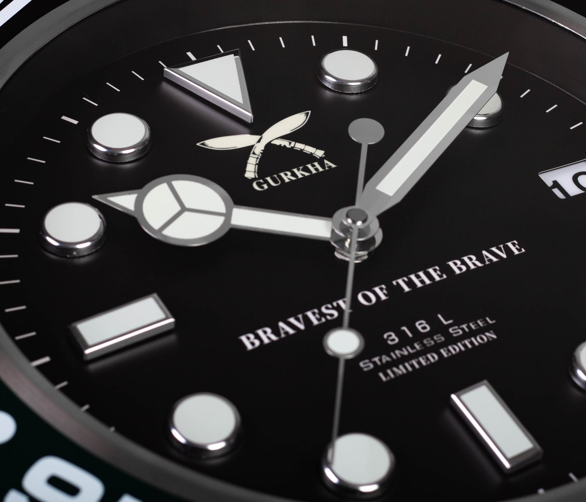 Close-up Gurkha black stainless steel wall clock